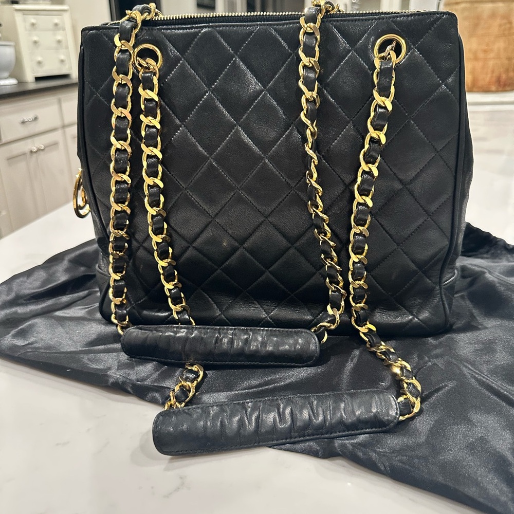 CHANEL Black Lambskin Quilted CC Charm Shoulder Bag